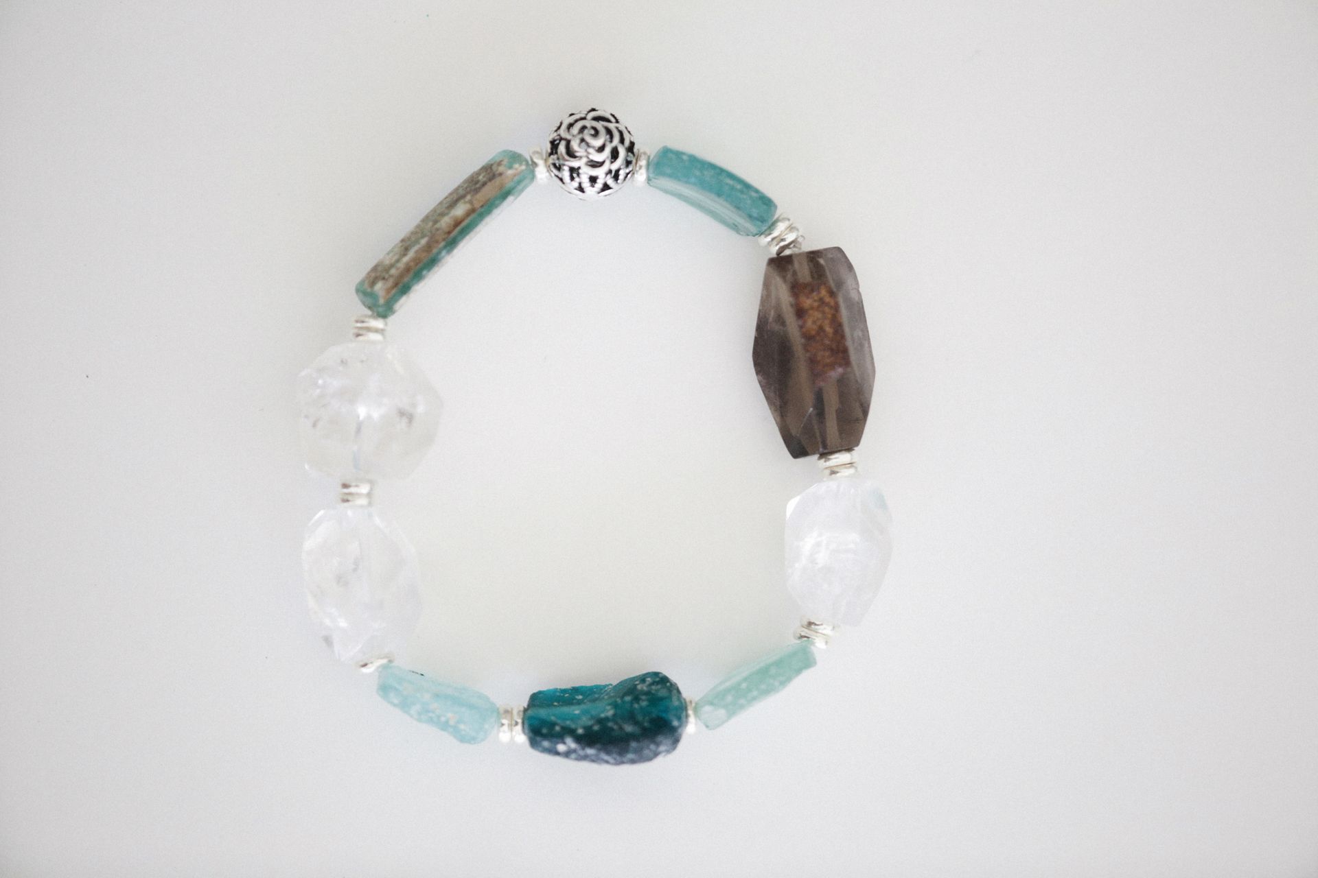 Bracelet en pierre énergétique : Guide pour bien choisir pour votre bien-être