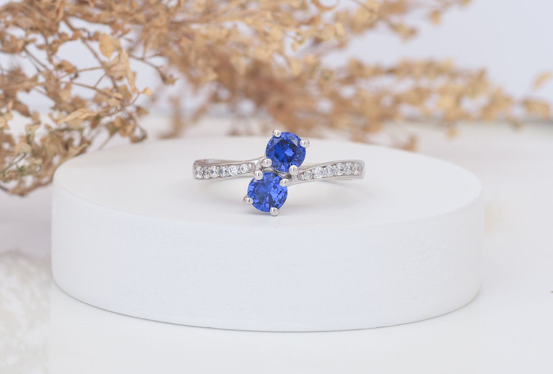Pourquoi offrir un bijou en saphir : symbolisme, vertus et occasions