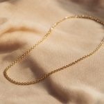 découvrez ce qu'est un collier sans fermoir, ses caractéristiques uniques et comment le porter facilement pour un style élégant et pratique.