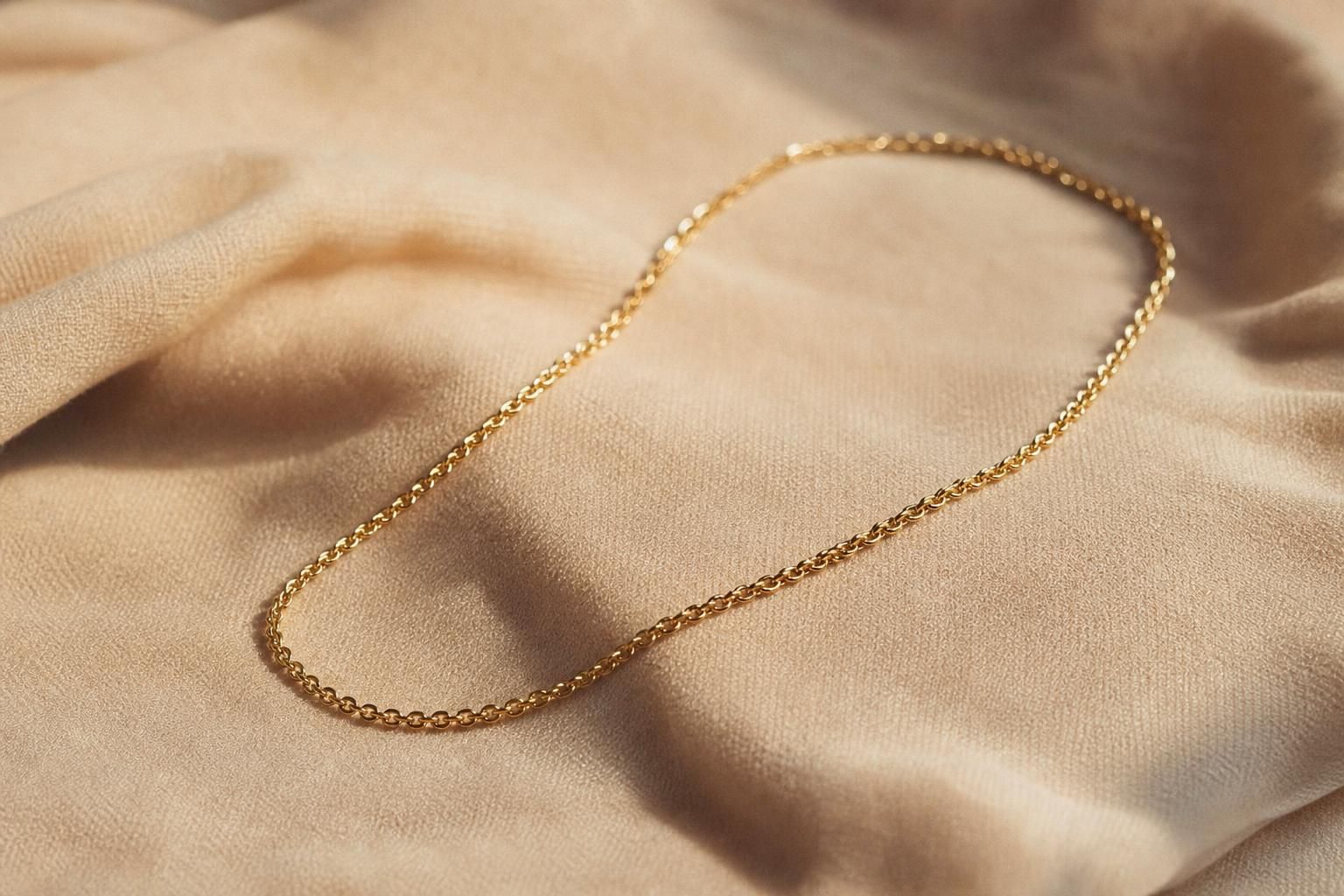 découvrez ce qu'est un collier sans fermoir, ses caractéristiques uniques et comment le porter facilement pour un style élégant et pratique.